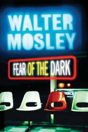 Walter Mosley: Fear of the Dark (Paperback, Phoenix Press)