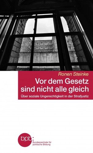 Ronen Steinke: Vor dem Gesetz sind nicht alle gleich (Paperback, German language, 2022, Bundeszentrale für Politische Bildung)